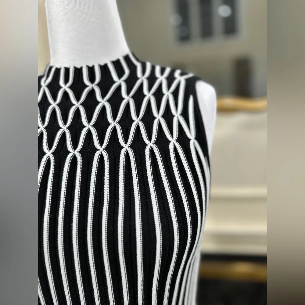 White House Black Market Graphic Knit Tank L Black White Mod Minimalist Office - Picture 3 of 8